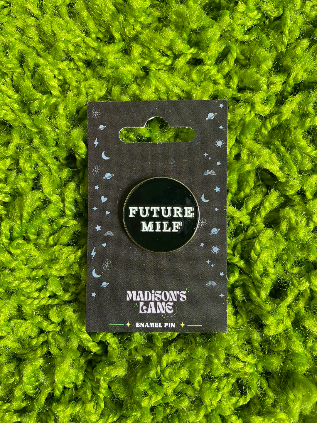 Ciervo con luna en pasador de esmalte trasero